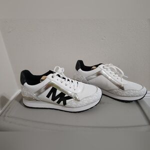 Women's Casual Shoes